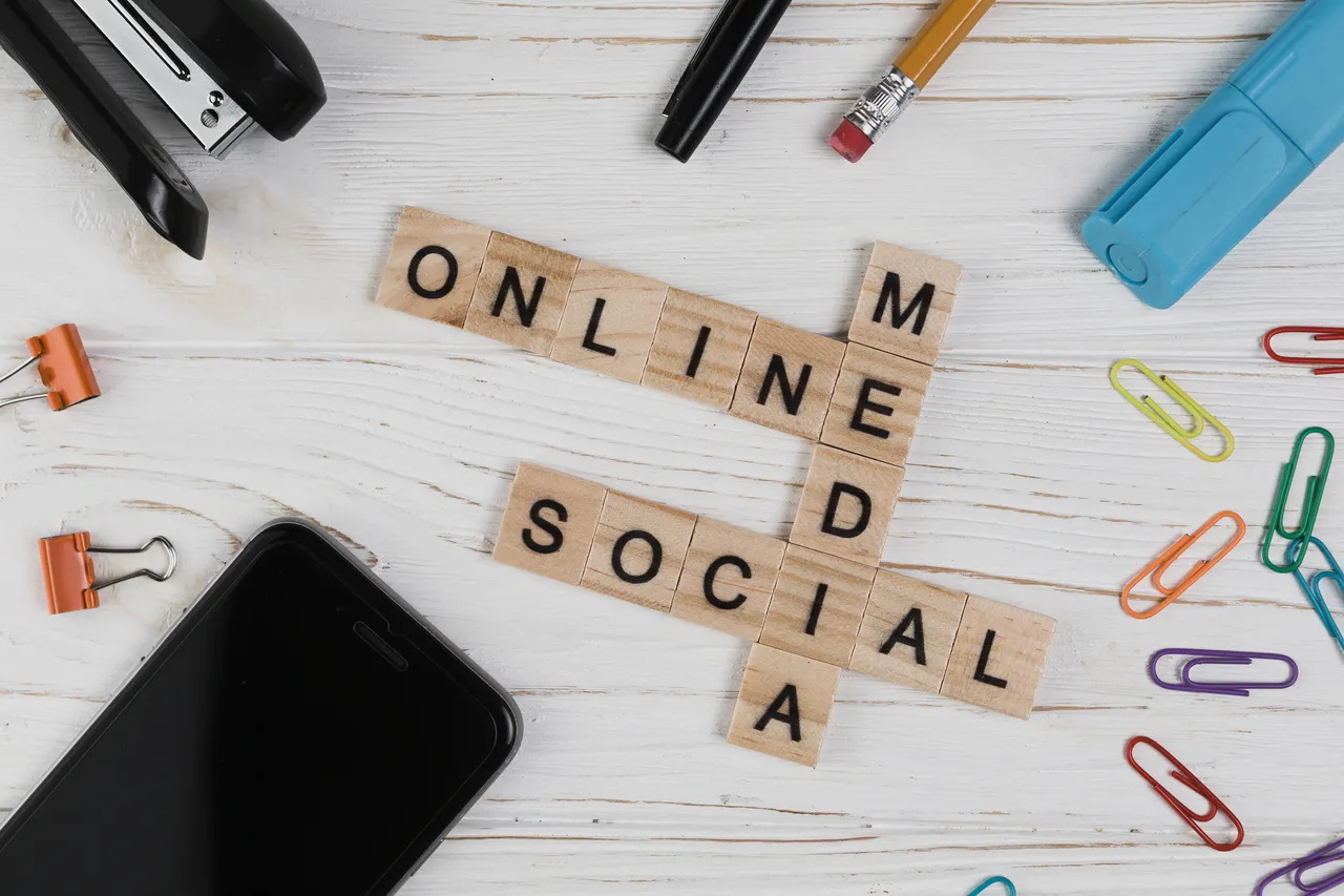 Online social media marketing and content strategy development.